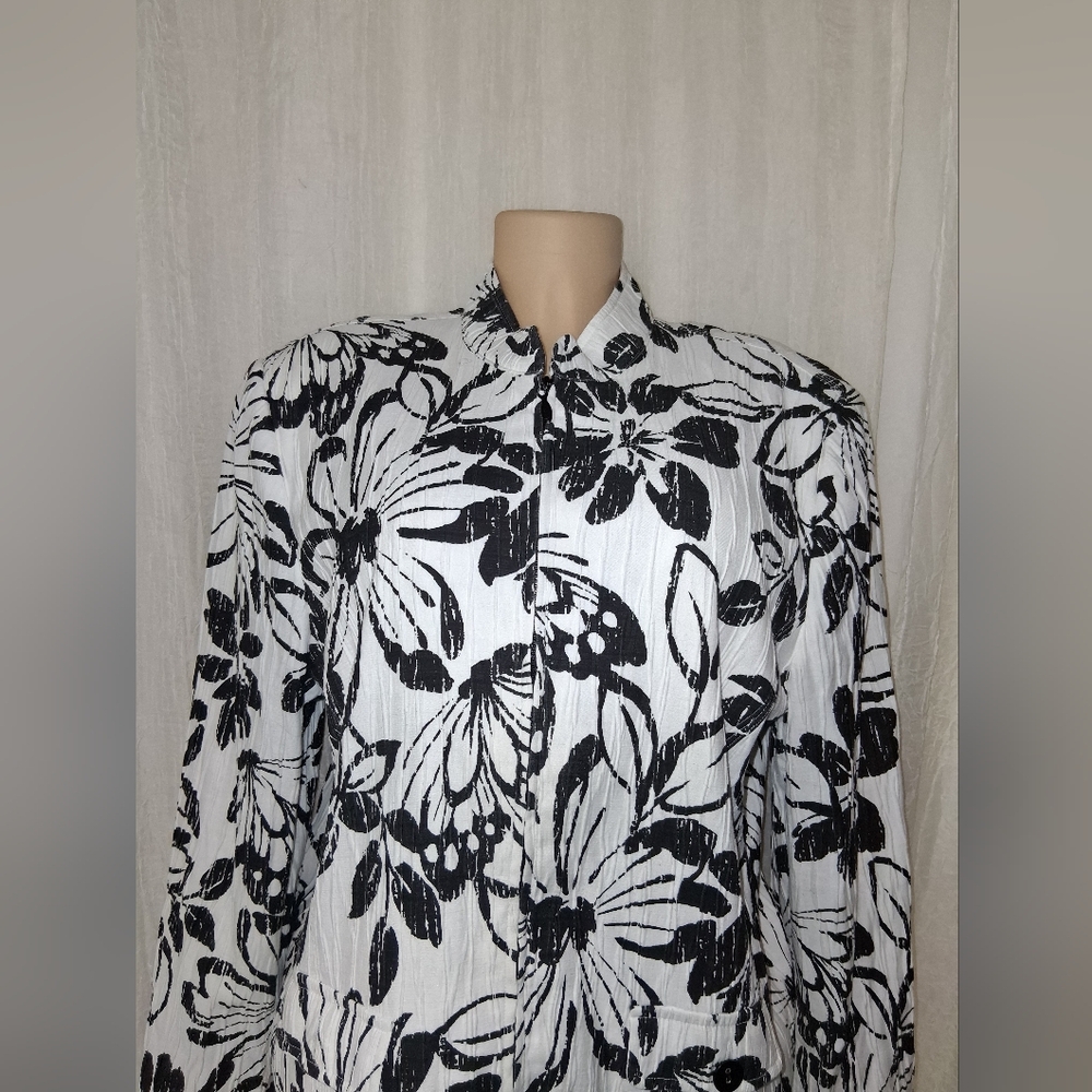 Alfred Dunner Black and White Floral Blazer Women Size 18 - Picture 6 of 16
